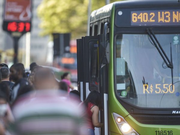Prévia da inflação oficial cai para 0,69% em março