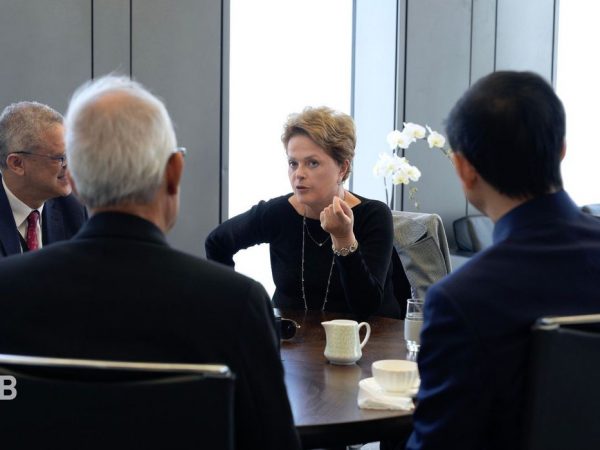 Dilma Rousseff começa a comandar Banco do Brics