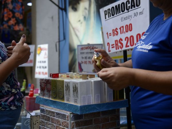 Presidente anuncia projeto para igualar salários de homens e mulheres