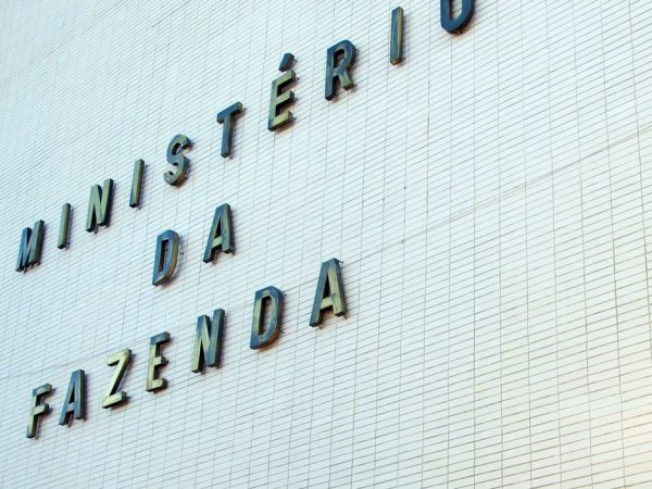 Novo marco fiscal limita alta do gasto a 70% da variação da receita