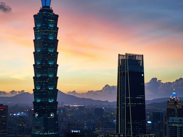 Em Taiwan, governo e oposição viajam atrás de EUA e China