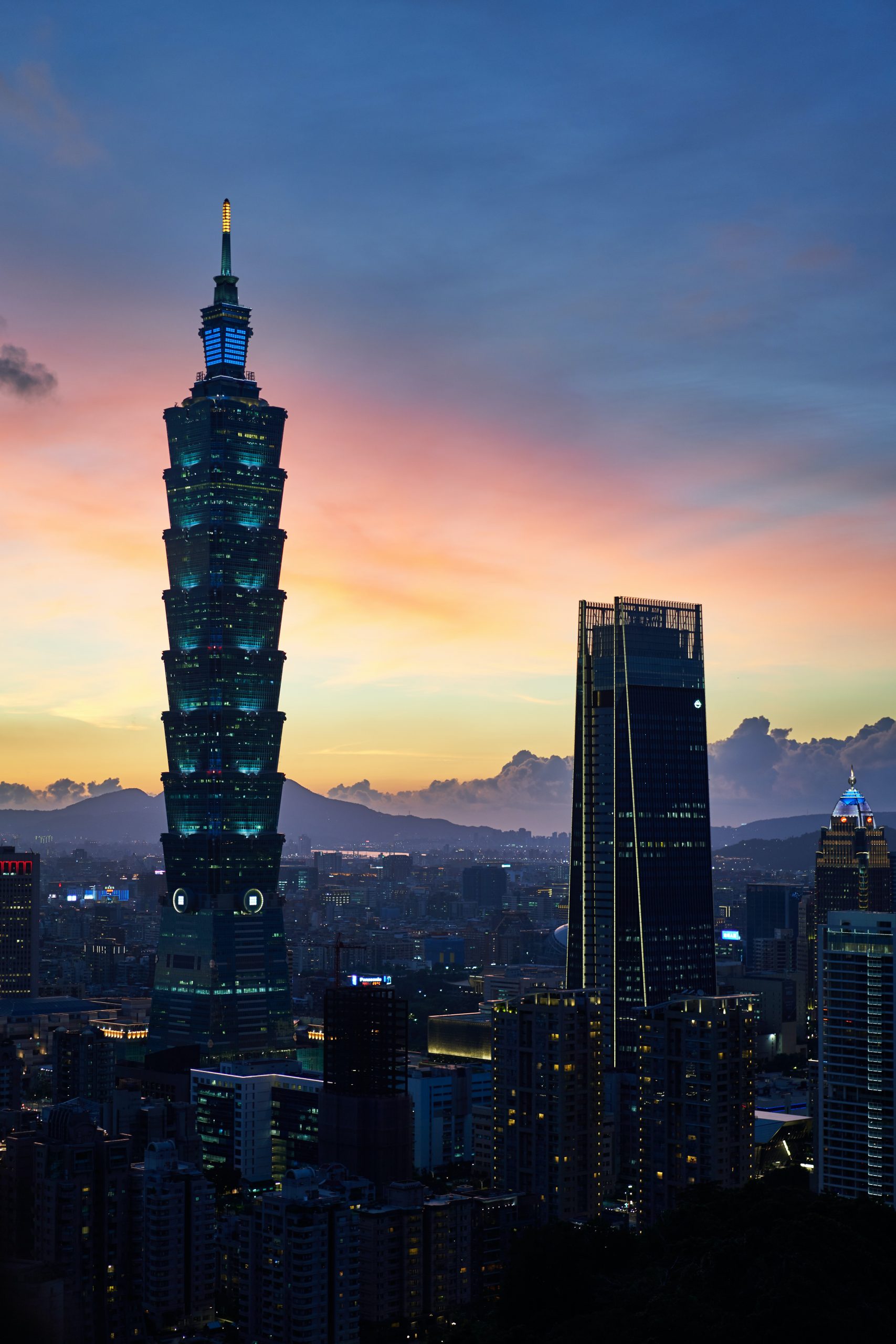 Em Taiwan, governo e oposição viajam atrás de EUA e China