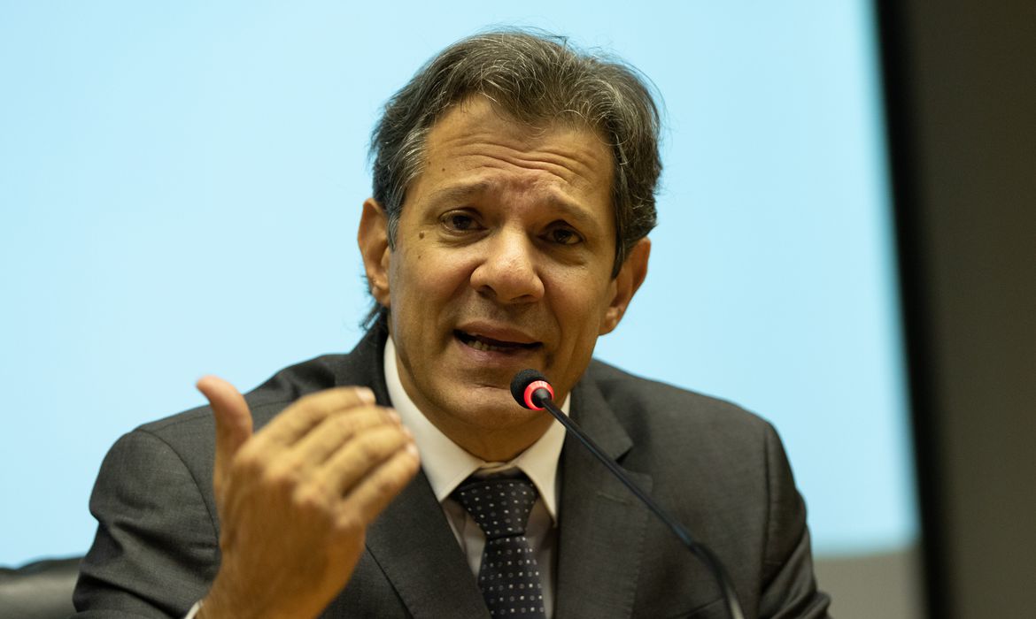 Haddad admite desaceleração, mas descarta risco de recessão