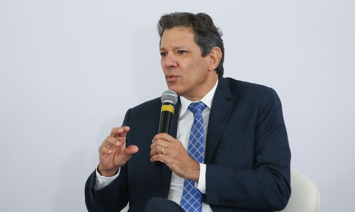 Plano fiscal vai exigir queda da taxa de juros, diz Haddad