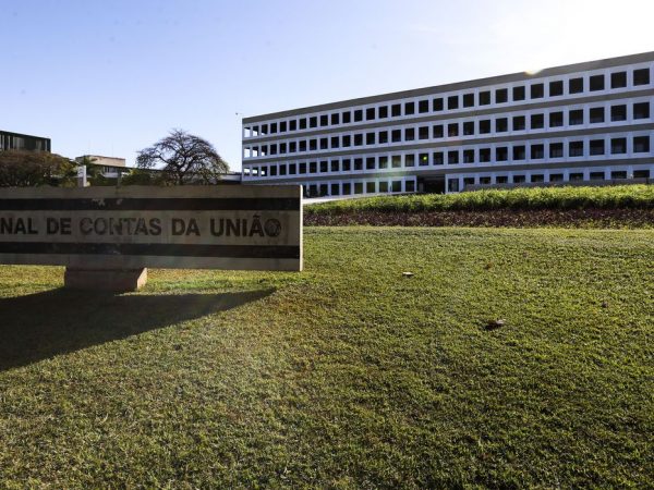 TCU vai auditar presentes entregues a Bolsonaro desde 2019