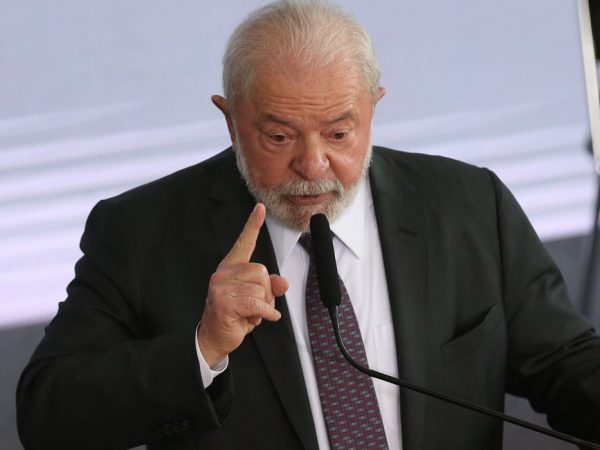 Presidente lamenta resultado do PIB e cobra investimentos de empresas