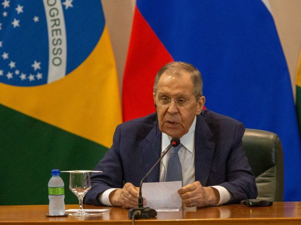 Lula recebe chanceler russo e discute proposta de paz na Ucrânia