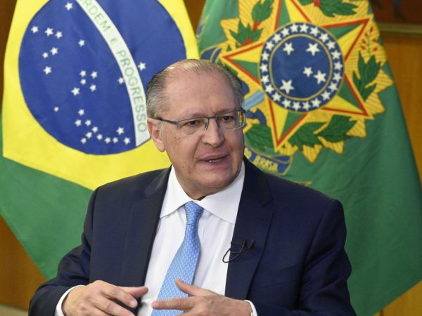 Alckmin diz que governo irá promover neoindustrialização no país