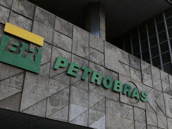 Agência eleva nota de crédito da Petrobras e de outras empresas