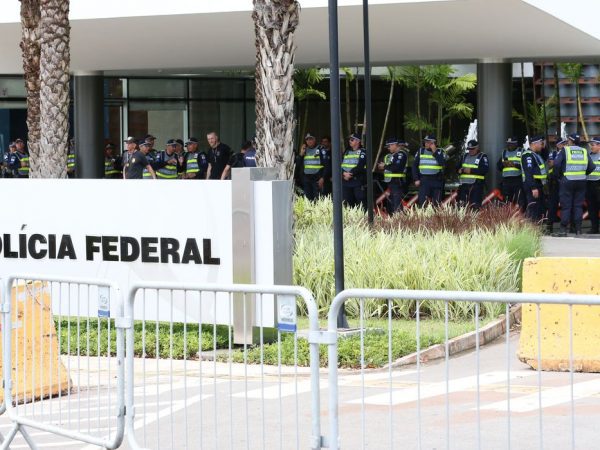 Bolsonaro depõe à PF por três horas sobre joias sauditas