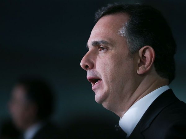 Pacheco ecoa Lira e acena com aprovação de arcabouço fiscal em maio