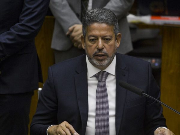 Câmara aprova regime de urgência para votação do PL das fake news