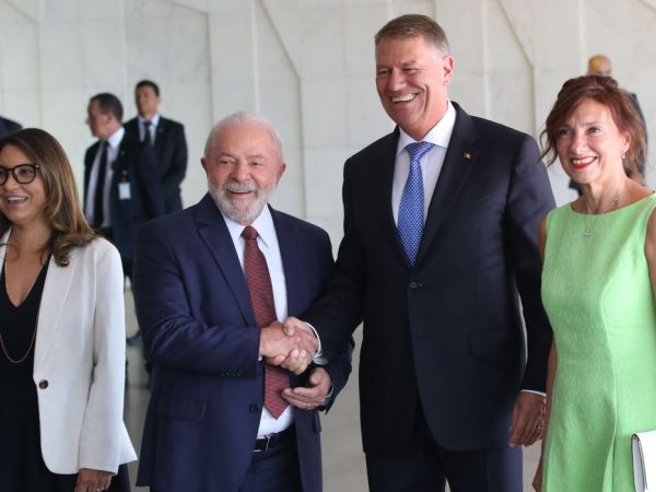 Lula quer ampliar relações com a Romênia na agricultura e defesa