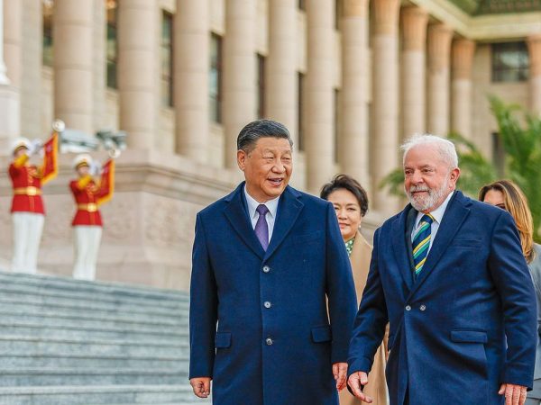 Lula e Xi Jinping assinam 15 acordos de parceria em Pequim