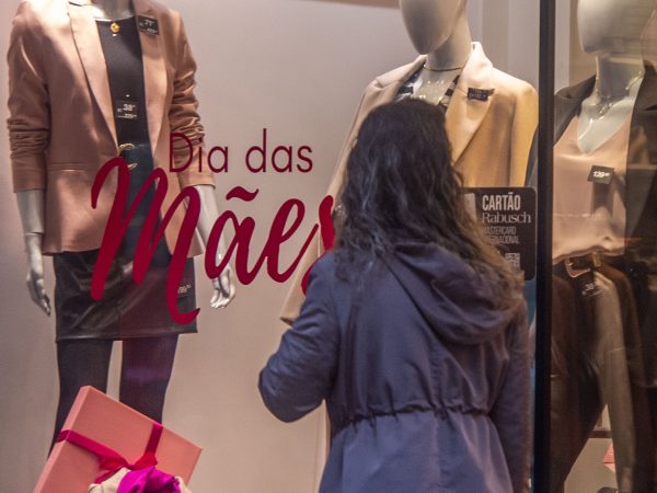 Mais da metade dos brasileiros pretende presentear as mães