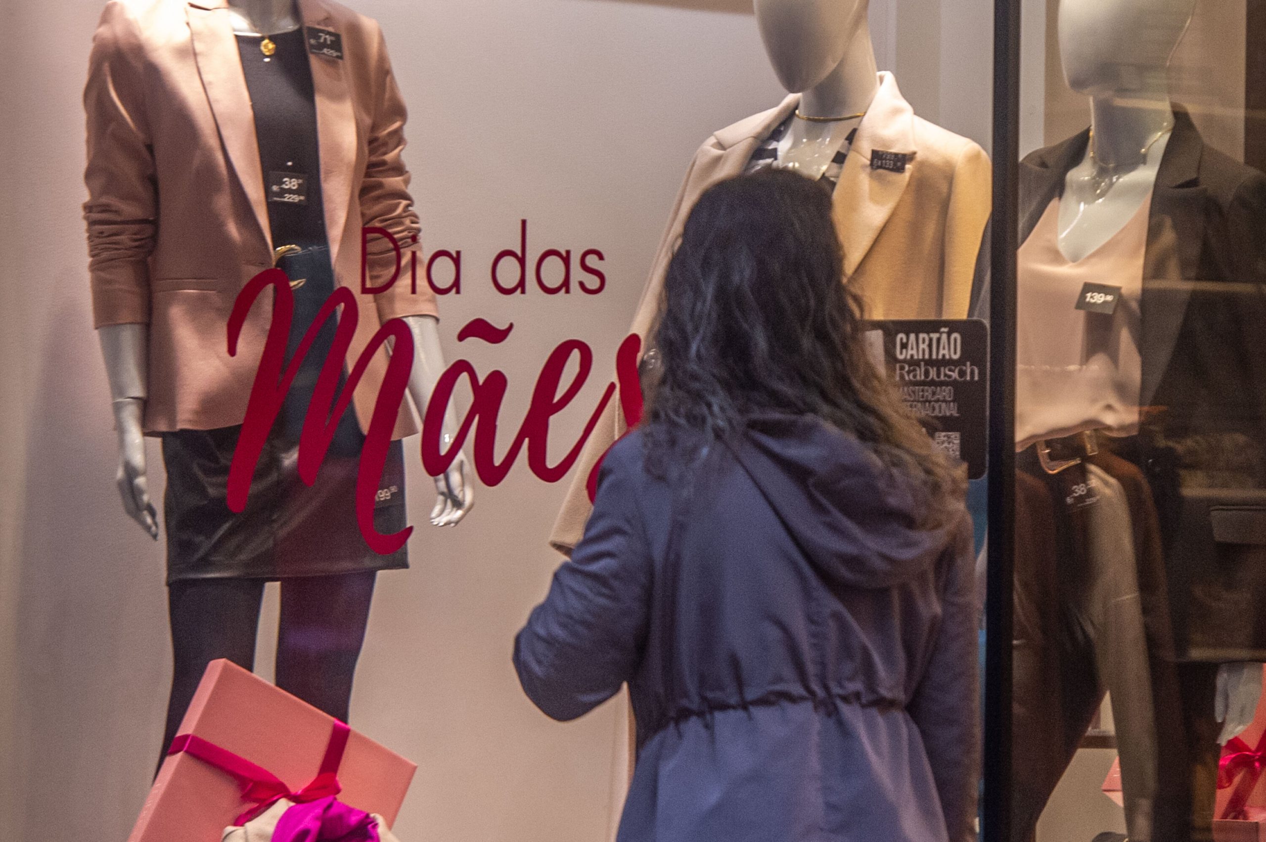 Mais da metade dos brasileiros pretende presentear as mães