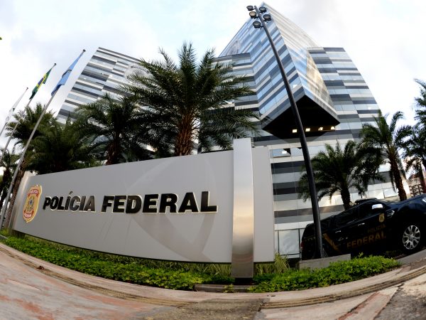 Mauro Cid adota silêncio ao depor na PF sobre fraude em cartão de Bolsonaro