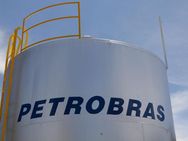 Petrobras lucra R$ 38 bilhões no 1º trimestre, acima das expectativas