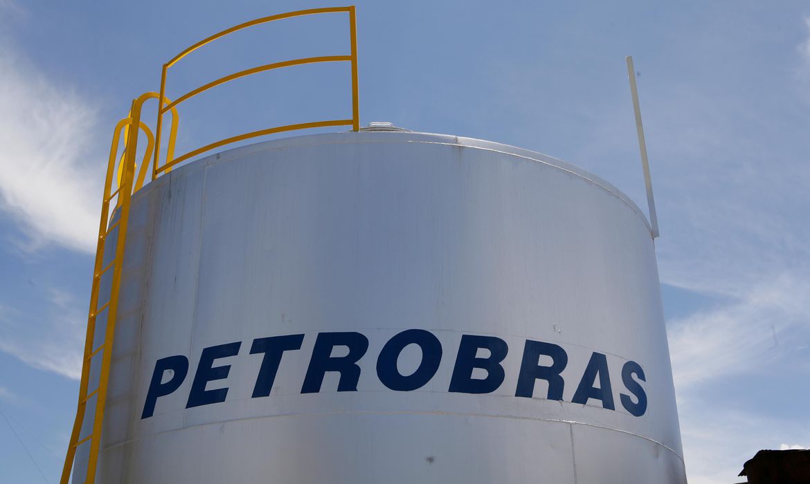 Petrobras lucra R$ 38 bilhões no 1º trimestre, acima das expectativas