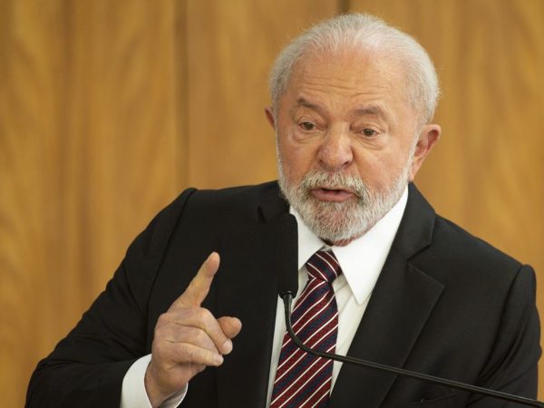 Lula veta parte de mudanças do Congresso e devolve atribuições a Marina e Rui Costa