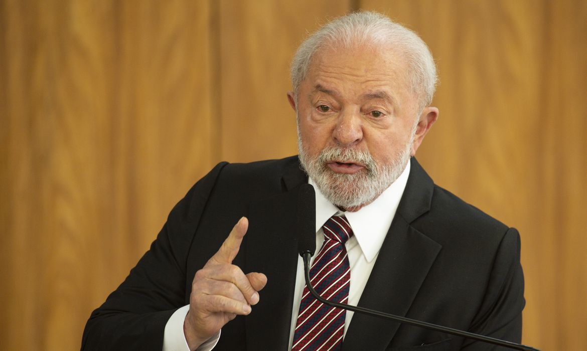 Lula veta parte de mudanças do Congresso e devolve atribuições a Marina e Rui Costa