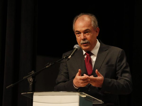 BNDES deve ter novo cartão de crédito em até quatro meses, diz Mercadante