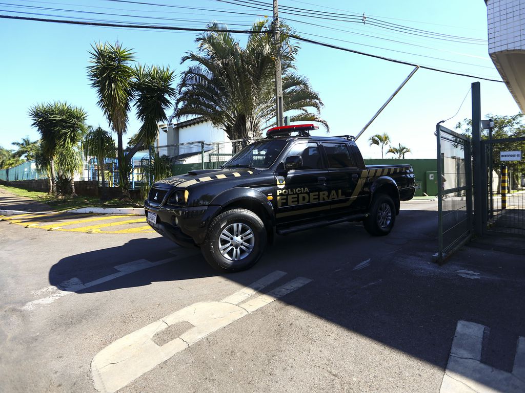 PF faz busca em casa de Bolsonaro e prende ex-assessores do ex-presidente