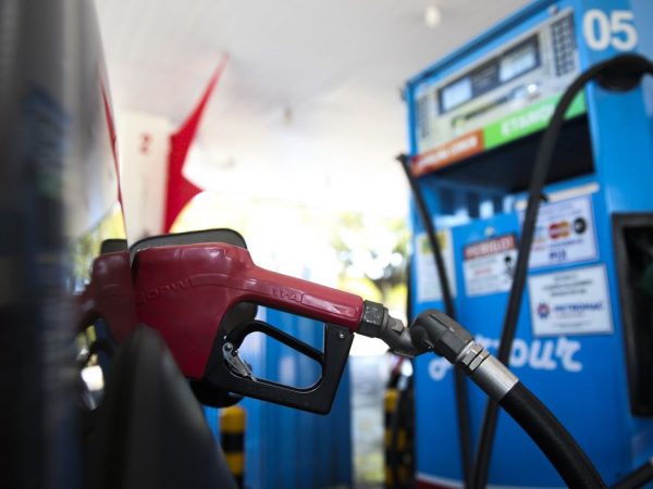 Governo anuncia mutirão para fiscalizar postos de combustíveis