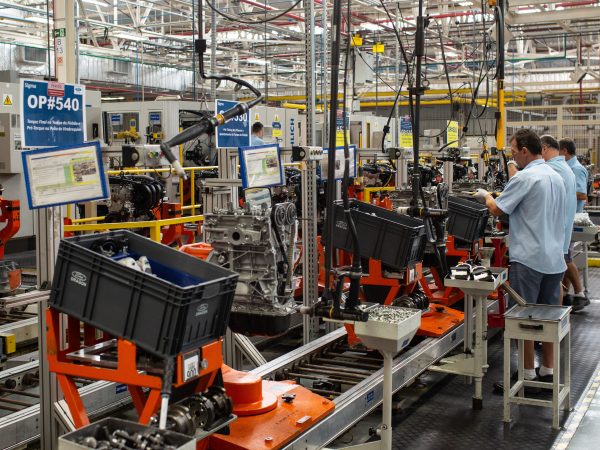 Juros elevados são maior entrave para acesso ao crédito na indústria, diz CNI