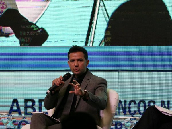 Precisamos parar de demonizar política industrial e de inovação, diz diretor do BNDES