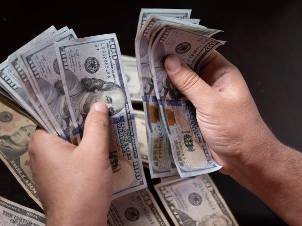 Alckmin diz que governo tem “absoluta confiança” de que dólar vai cair