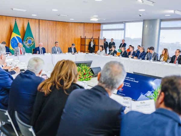 Varejistas vão ao Planalto e tratam de juros, crédito e concorrência