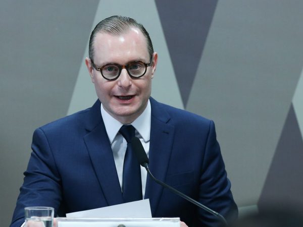 Zanin se apresenta aos senadores da CCJ