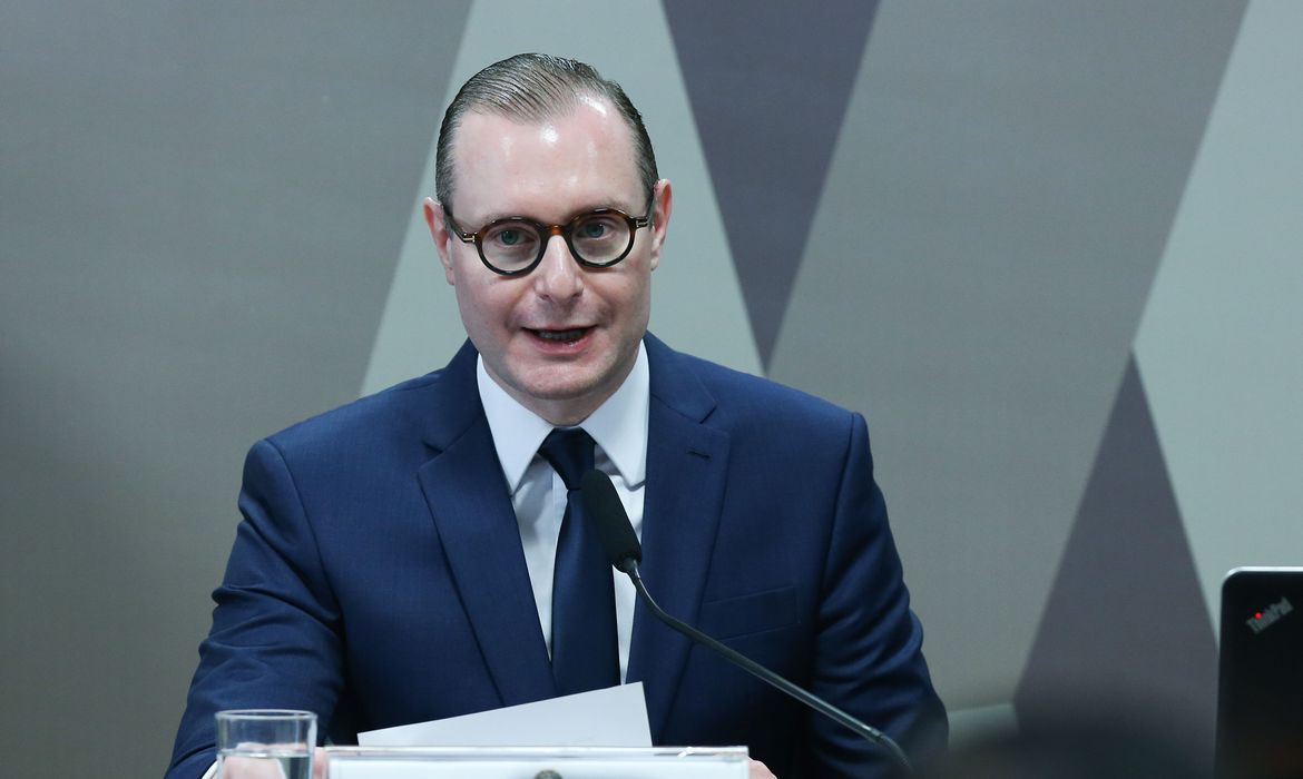 Zanin se apresenta aos senadores da CCJ