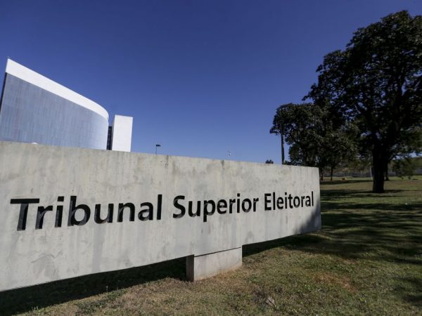 TSE tem placar de 2 a 1 pela inelegibilidade de Bolsonaro