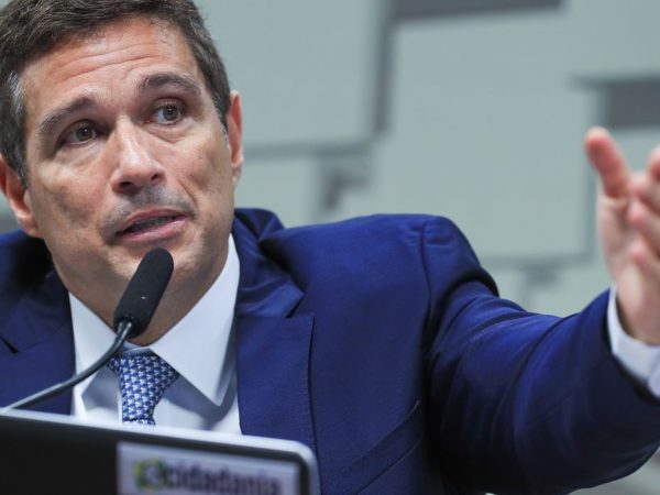 Comissão do Senado aprova convite para que Campos Neto explique juros