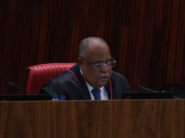 Relator no TSE vota pela inelegibilidade de Bolsonaro