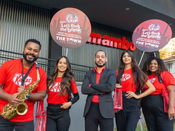 Ação de mídia itinerante Itabus divulga promoção Kit kat e Mambo para o The Town