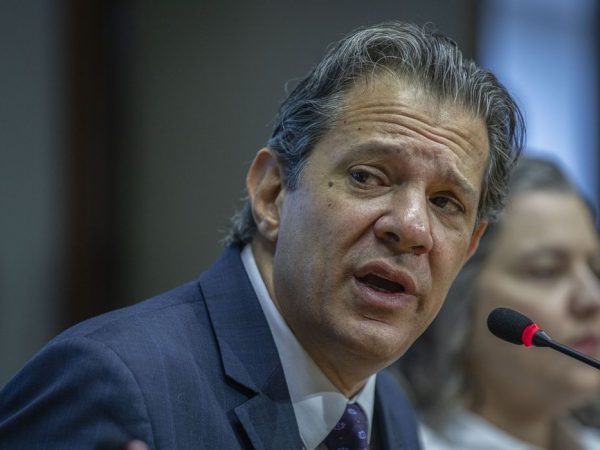 Caminho está pavimentado para queda da Selic, diz Haddad