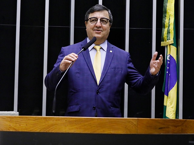Governo vai ter de rever meta fiscal de 2024, diz relator da lei orçamentária