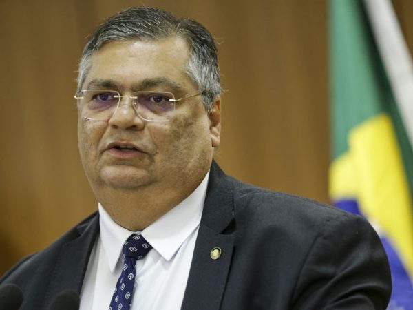 Dino não descarta hipótese de sabotagem em caso de apagão
