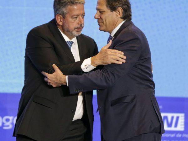 Haddad diz aguardar reunião de líderes para aparar arestas com Câmara
