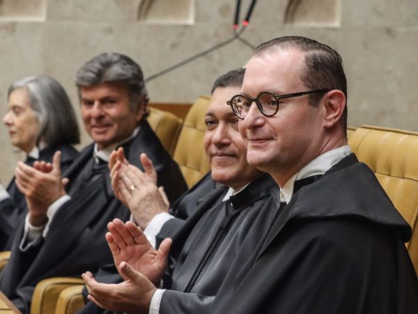 Cristiano Zanin é empossado no cargo de ministro do STF