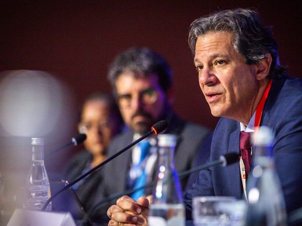 Cota do Brasil no FMI pode ser revista, diz Haddad