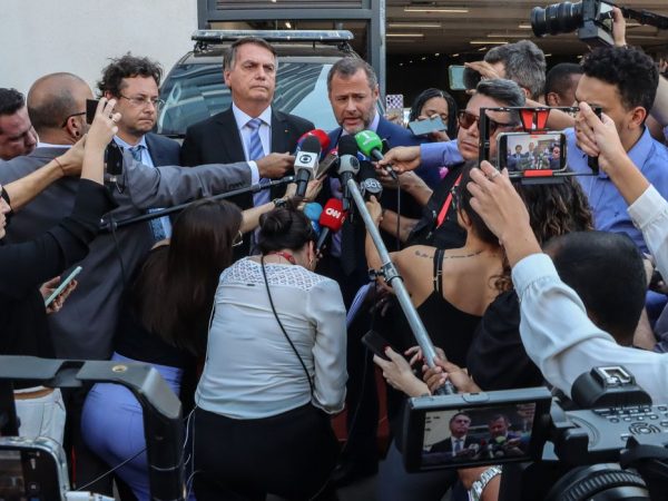 Bolsonaro vai à PF, mas não presta depoimento
