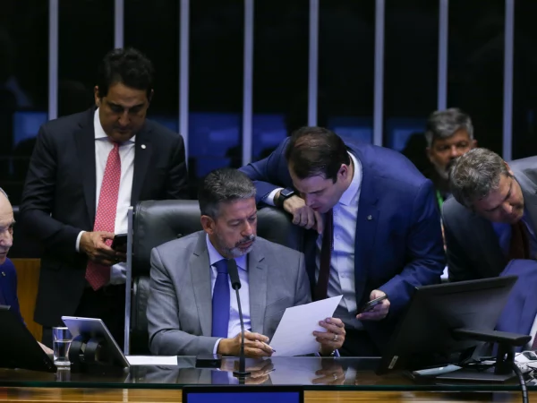 Câmara aprova projeto de lei de taxação para super-ricos