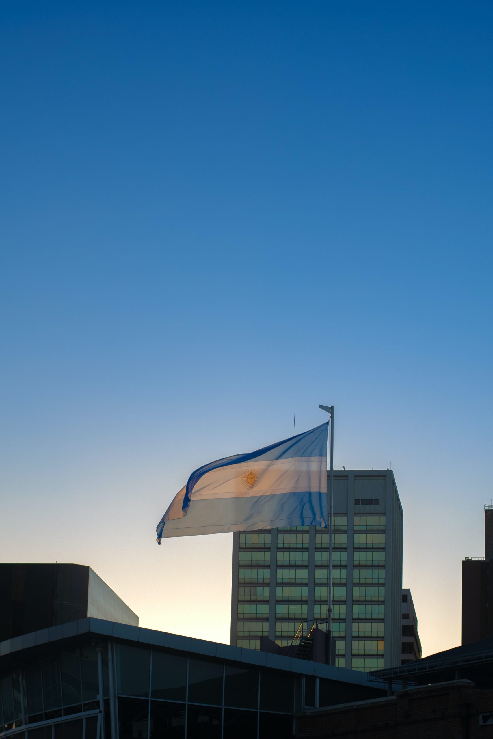 Em meio a crise econômica, argentinos escolhem presidente no domingo