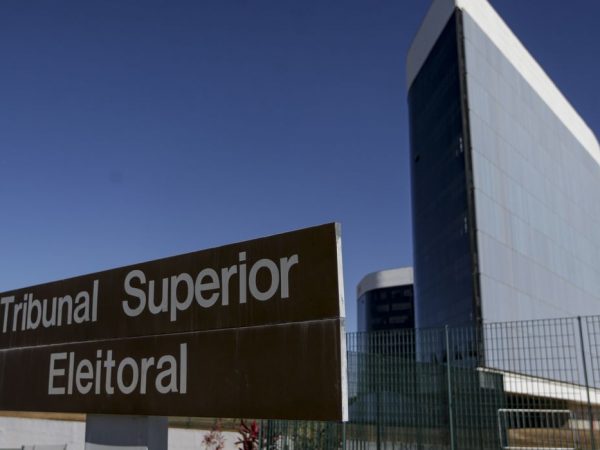 TSE aprova regras para restringir live eleitoral em residência oficial