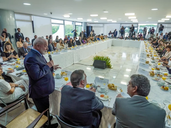 “Dificilmente chegaremos à meta de déficit zero em 2024”, diz Lula