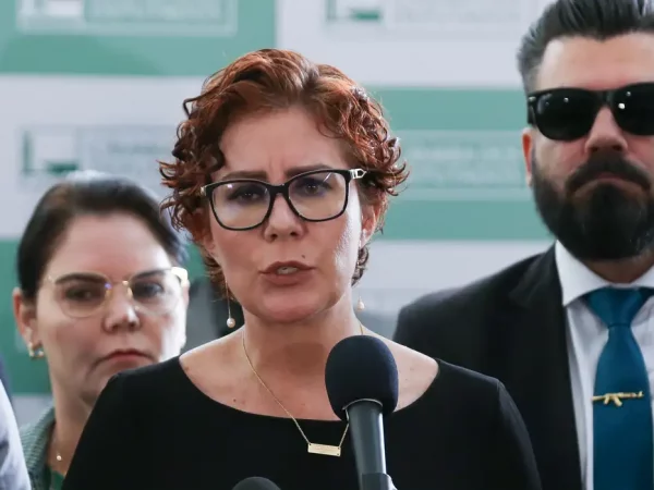 Carla Zambelli nega ter contratado hacker para prejudicar Moraes